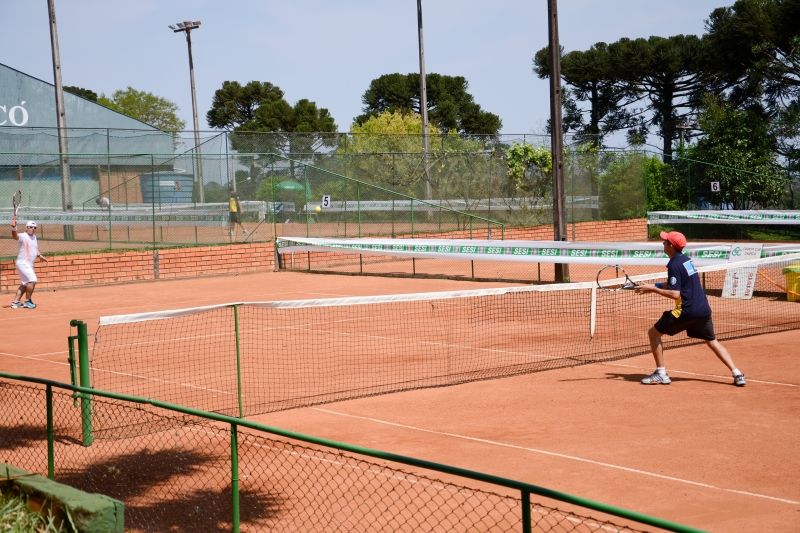 Torneio estimula valores do esporte, como respeito, comprometimento e garra (Foto: Divulgação SESI/SC)